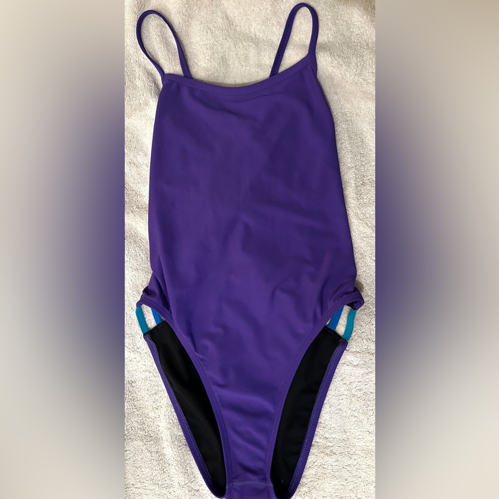 Jolyn “Gavin” Sz 32 Tieback, Purple